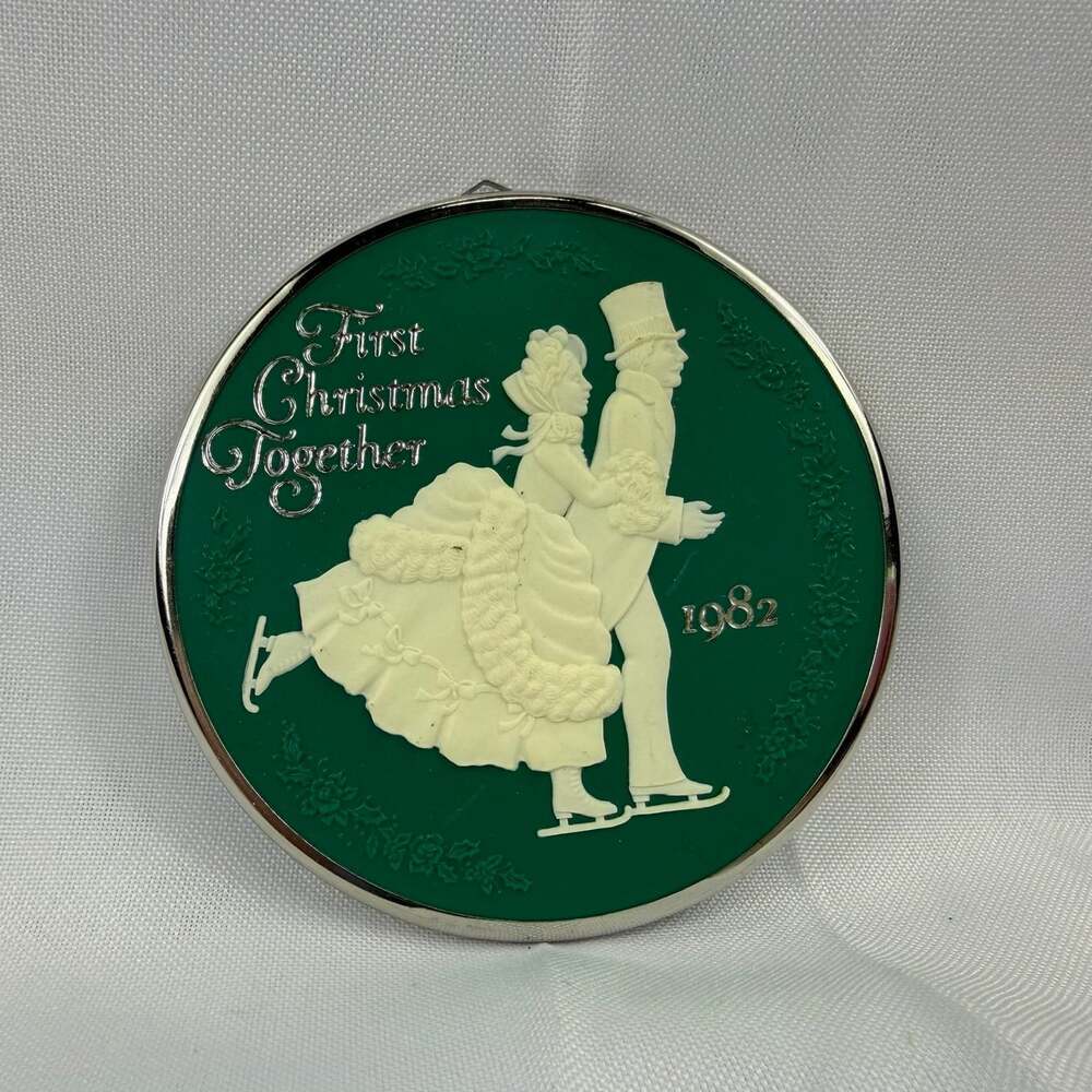 Vtg 1982 Hallmark Keepsake First Christmas Together Ornament Cameo Ice Skaters